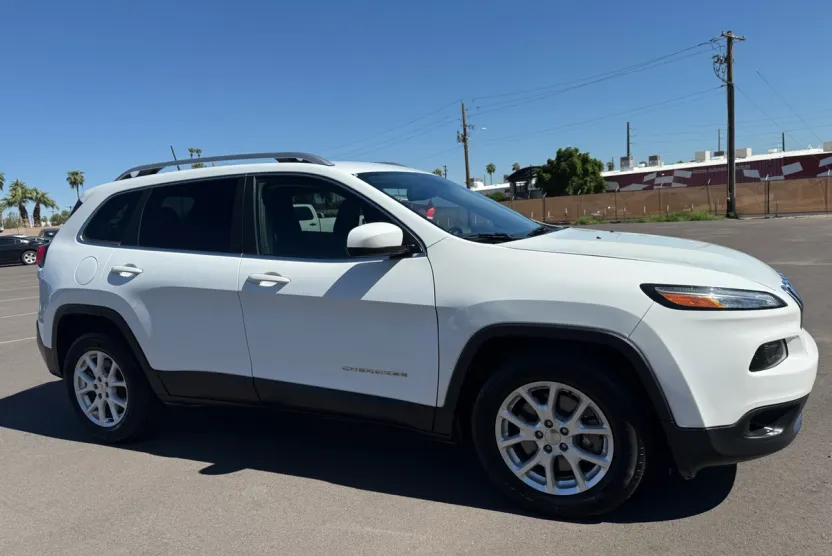 2017 Jeep Cherokee Latitude photo 1