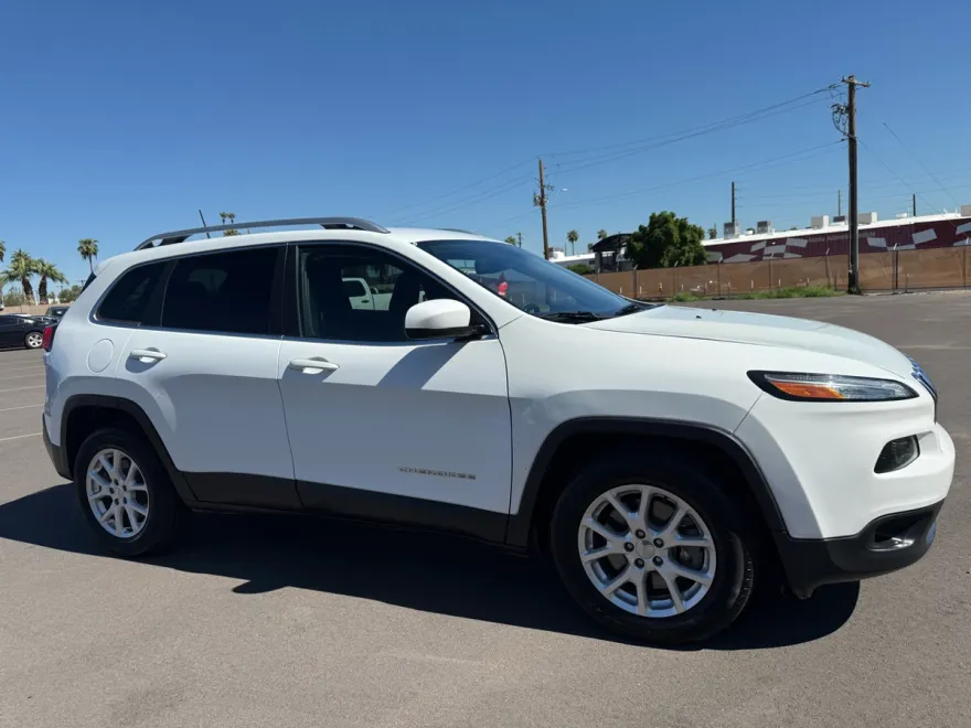 2017 Jeep Cherokee Latitude photo 1