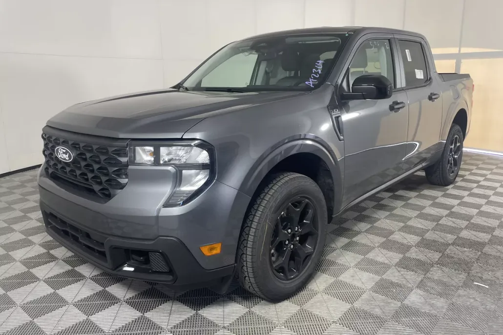 2025 Ford Maverick XLT photo 1