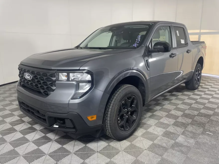 2025 Ford Maverick XLT photo 1