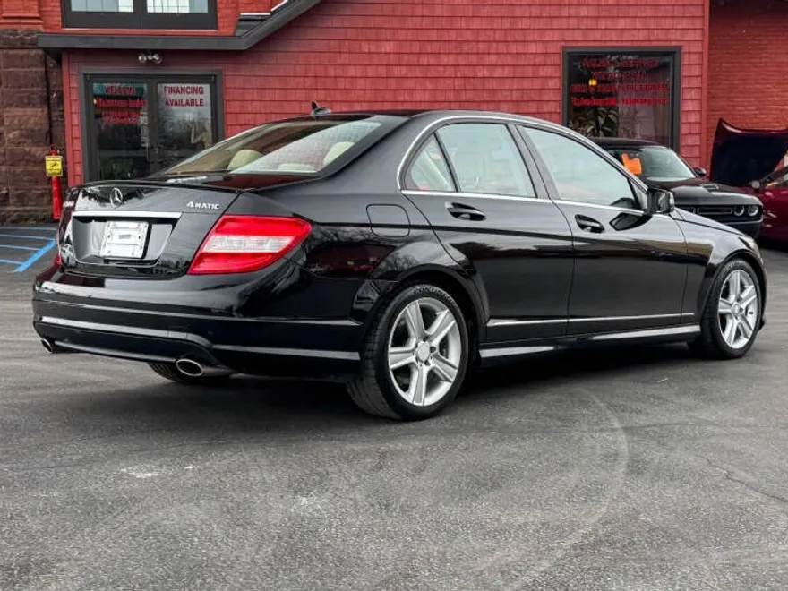 2011 Mercedes Benz C 300 Luxury 4MATIC photo 1