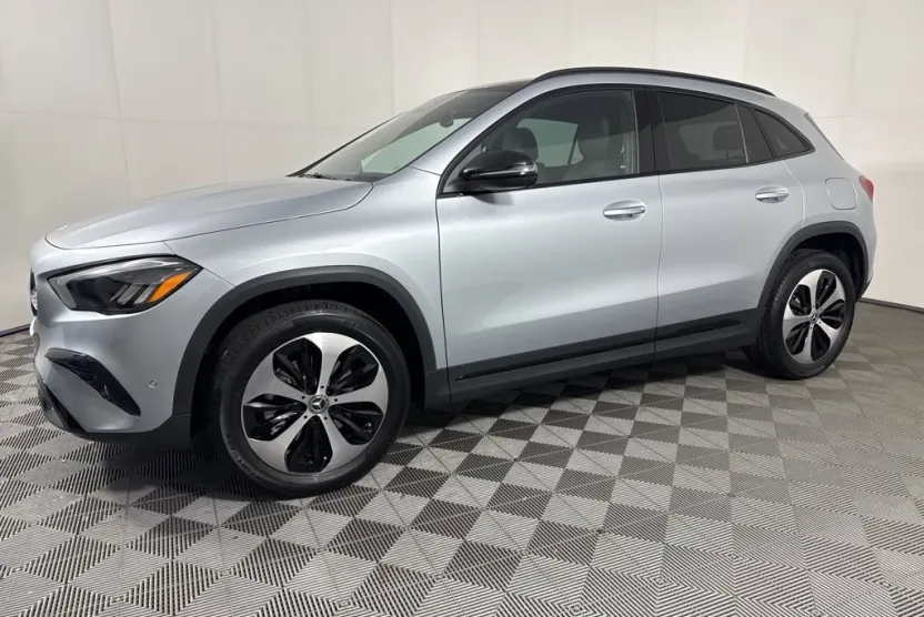 2026 Mercedes Benz GLA 250 4MATIC photo 1