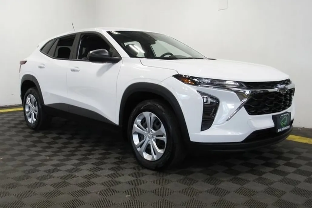2024 Chevrolet Trax LS photo 1