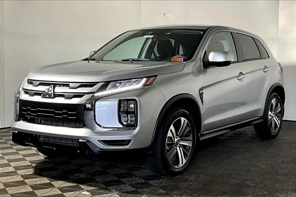 2025 Mitsubishi Outlander Sport ES photo 1