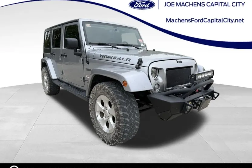 2015 Jeep Wrangler Unlimited Sahara photo 1