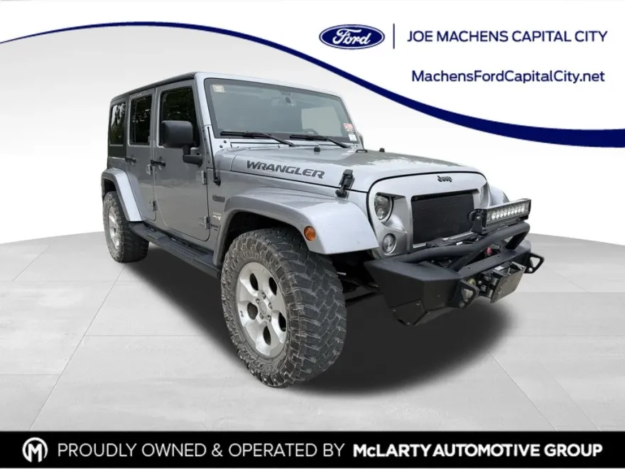 2015 Jeep Wrangler Unlimited Sahara photo 1