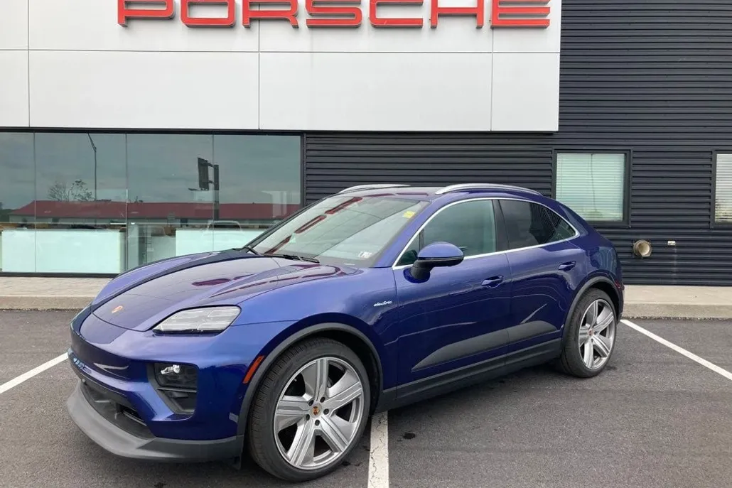 2024 Porsche Macan Electric 4 photo 1