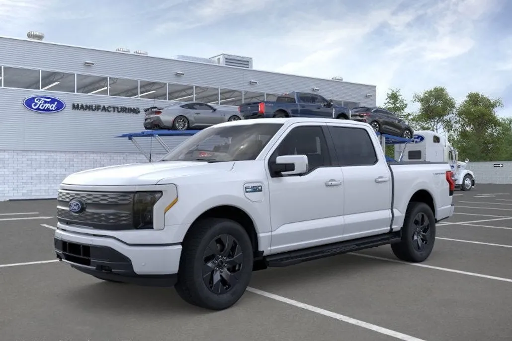 2025 Ford F-150 Lightning Lariat photo 1