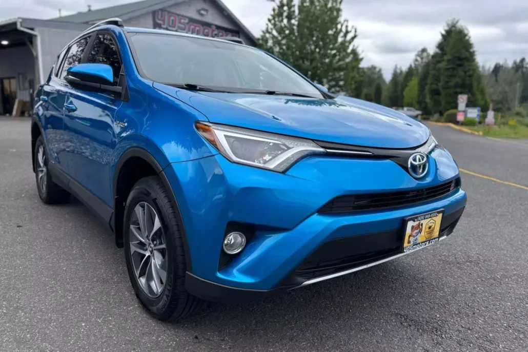 2016 Toyota RAV4 XLE Hybrid Sport photo 1