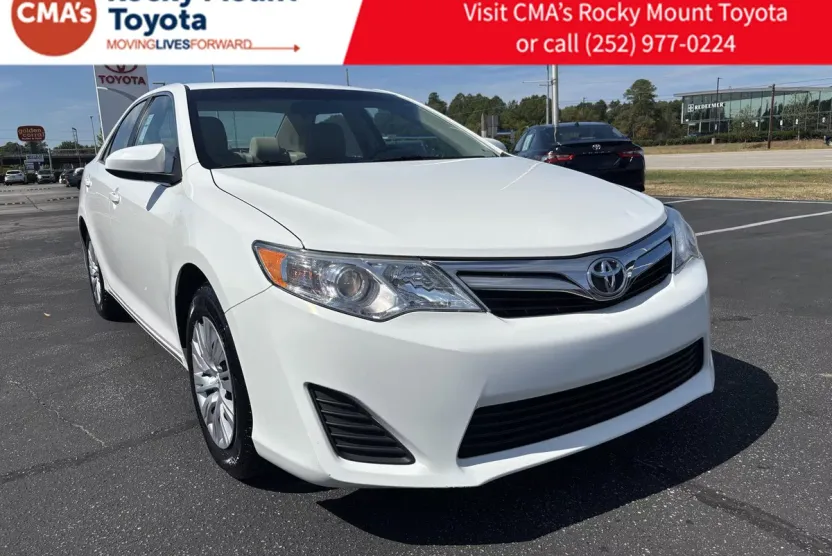 2012 Toyota Camry SE photo 1