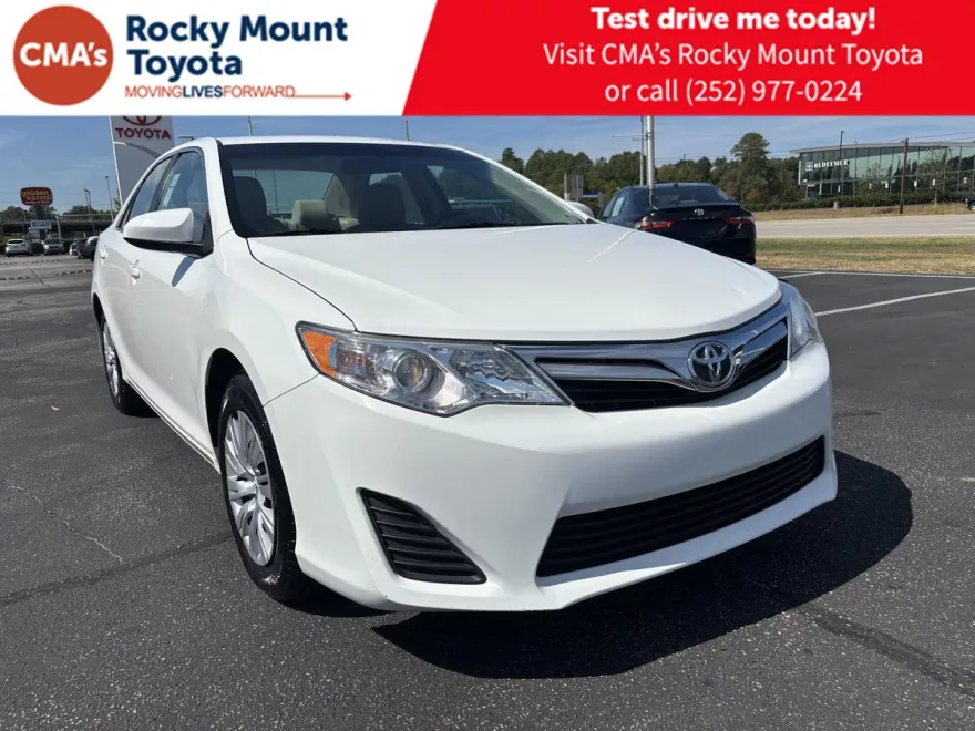 2012 Toyota Camry SE photo 1