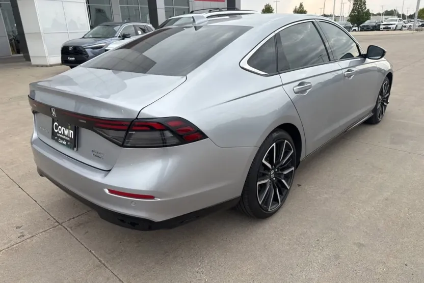 2024 Honda Accord Hybrid Touring photo 1