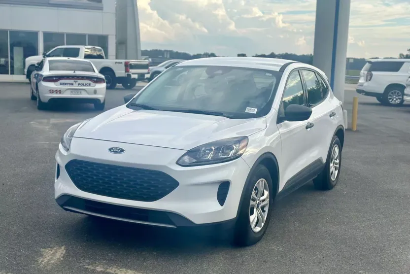 2022 Ford Escape S photo 1