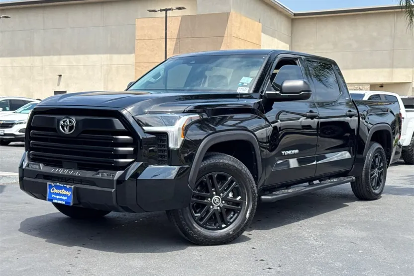 2022 Toyota Tundra SR5 photo 1
