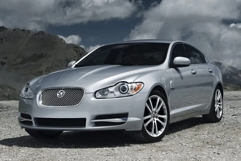 2010 Jaguar XF Base photo 1