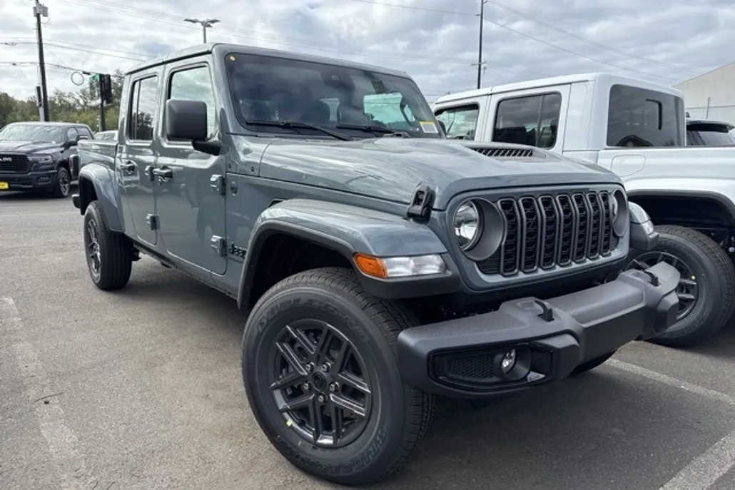 2025 Jeep Gladiator Sport S photo 1