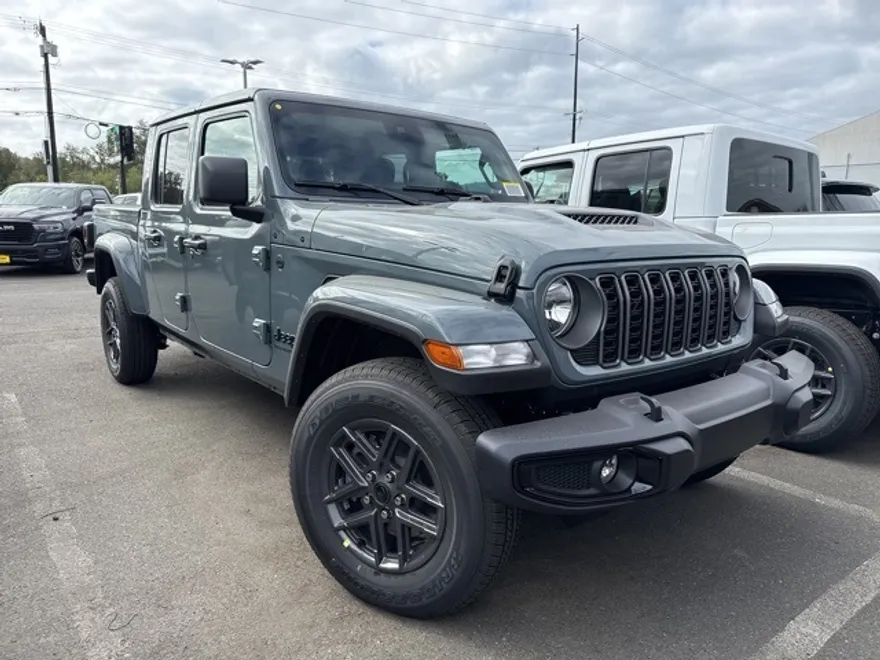 2025 Jeep Gladiator Sport S photo 1