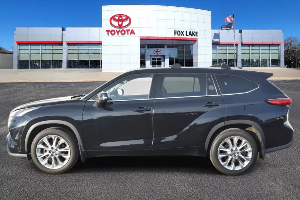 2022 Toyota Highlander Limited photo 1