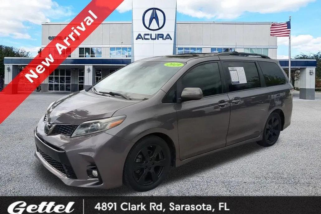 2019 Toyota Sienna SE photo 1