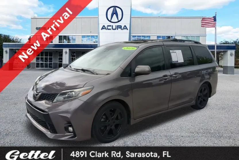 2019 Toyota Sienna SE photo 1