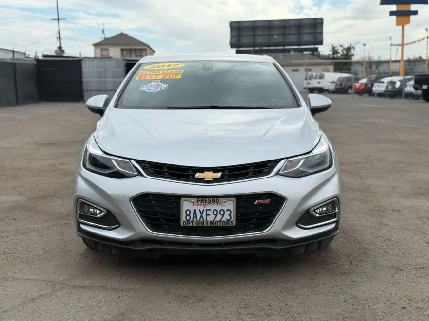 2017 Chevrolet Cruze LT photo 1