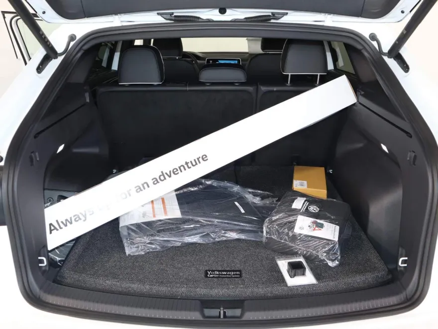2026 Volkswagen Atlas Cross Sport SEL Premium R-Line photo 1