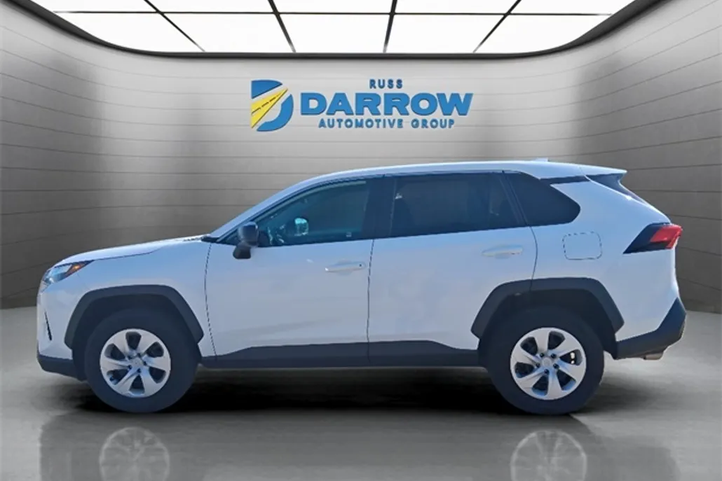 2023 Toyota RAV4 LE photo 1