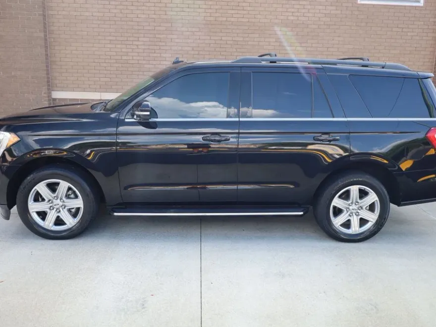 2019 Ford Expedition XLT photo 1
