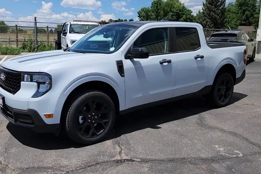 2025 Ford Maverick XLT photo 1