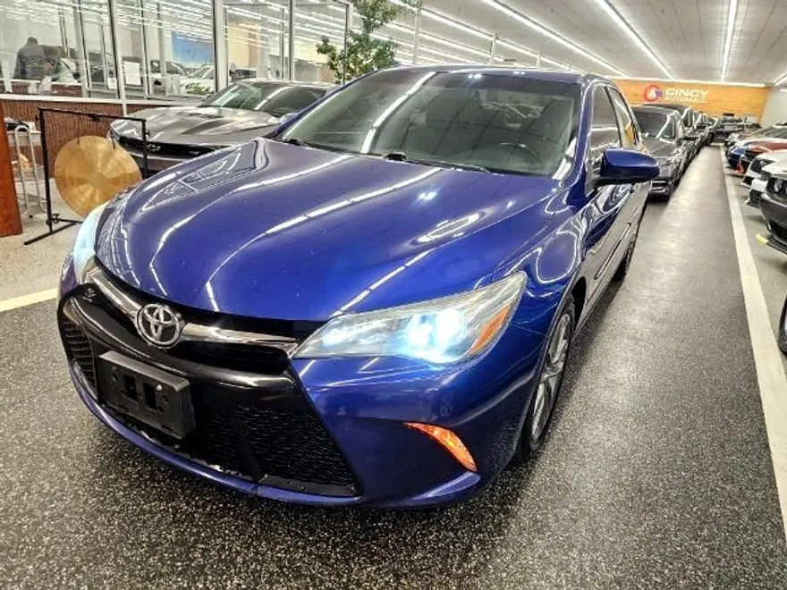 2015 Toyota Camry XLE photo 1