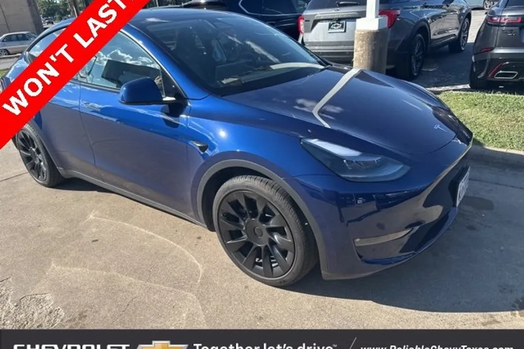 2025 Tesla Model Y Long Range photo 1