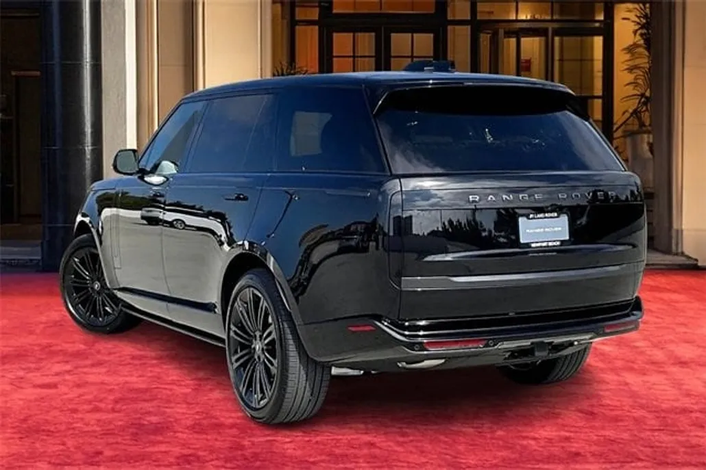 2025 Land Rover Range Rover SE photo 1