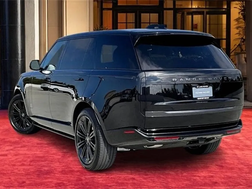 2025 Land Rover Range Rover SE photo 1