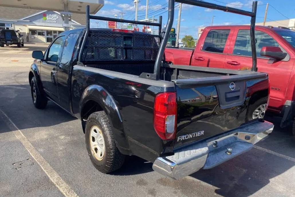 2013 Nissan Frontier S photo 1