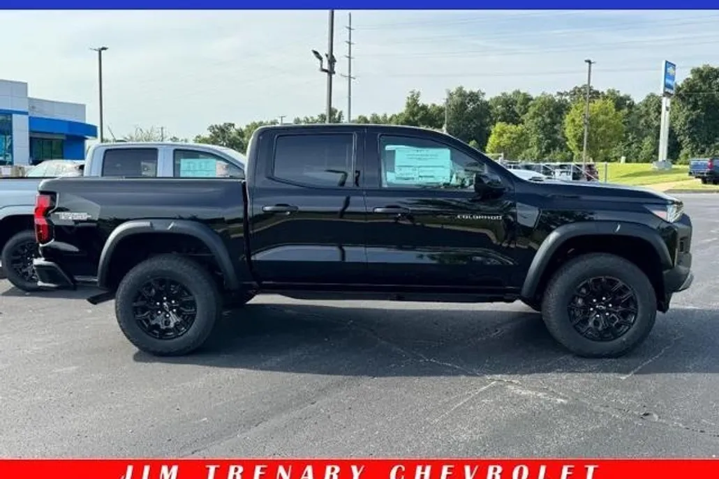 2026 Chevrolet Colorado Trail Boss photo 1