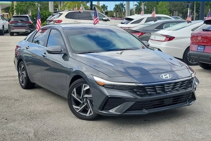 2025 Hyundai Elantra SEL Convenience photo 1