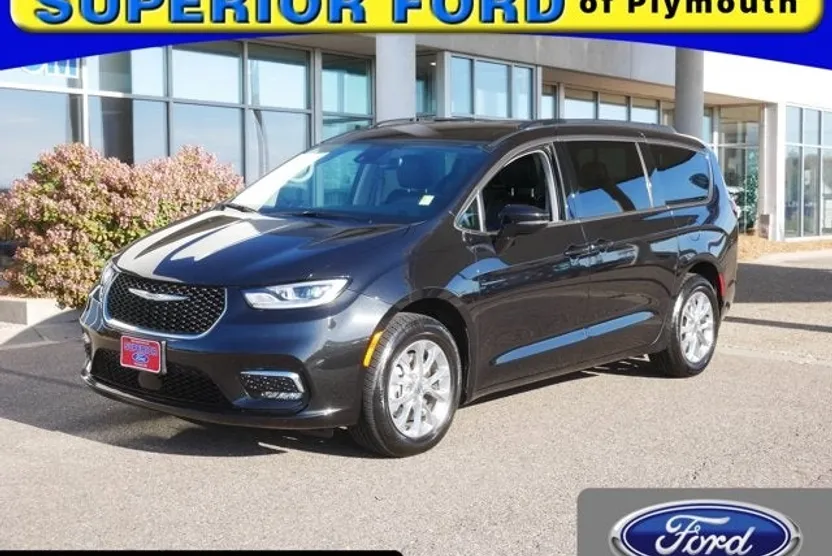 2022 Chrysler Pacifica Touring L photo 1