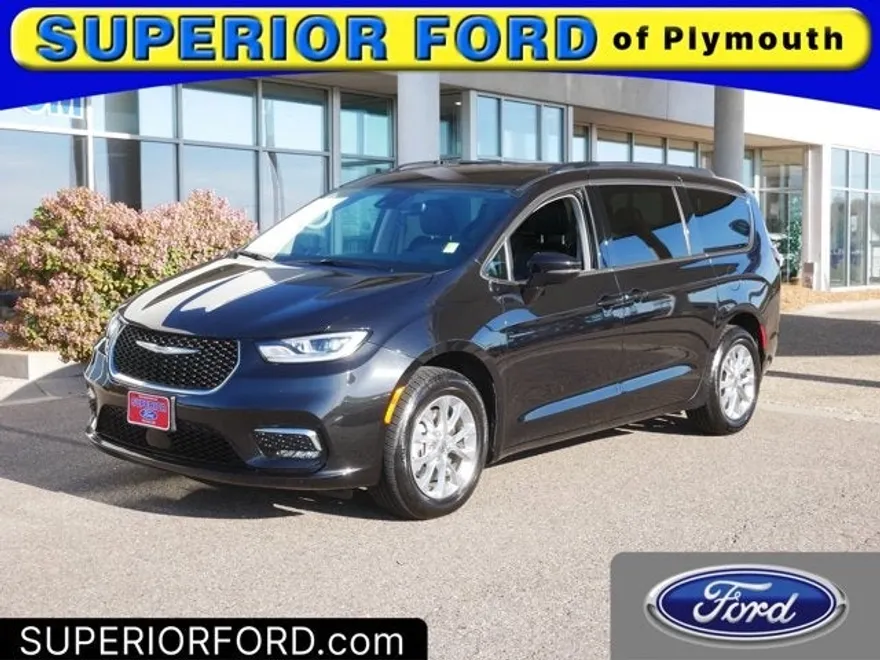 2022 Chrysler Pacifica Touring L photo 1
