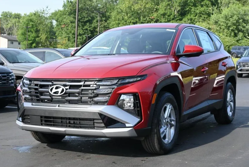 2025 Hyundai Tucson SE photo 1
