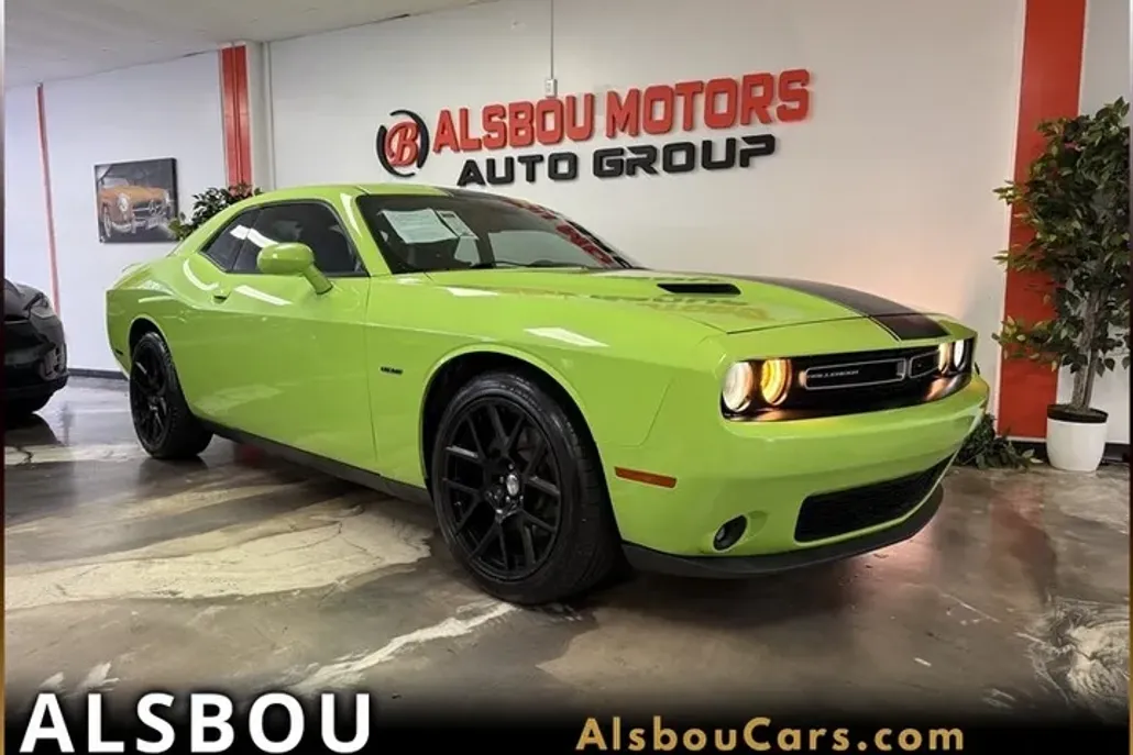 2015 Dodge Challenger R/T Plus photo 1