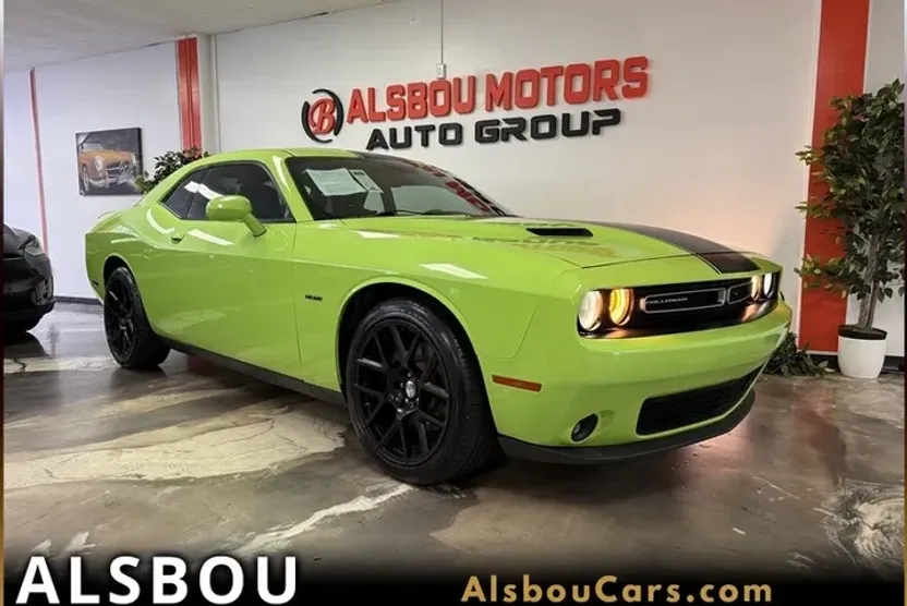 2015 Dodge Challenger R/T Plus photo 1