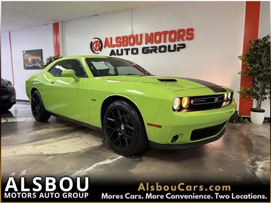 2015 Dodge Challenger R/T Plus photo 1