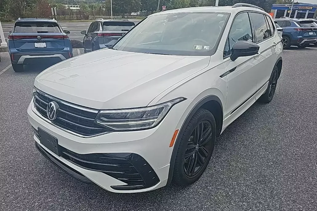 2022 Volkswagen Tiguan SE R-Line Black photo 1