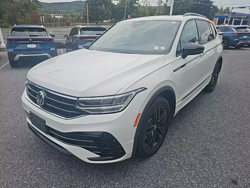 2022 Volkswagen Tiguan SE R-Line Black photo 1