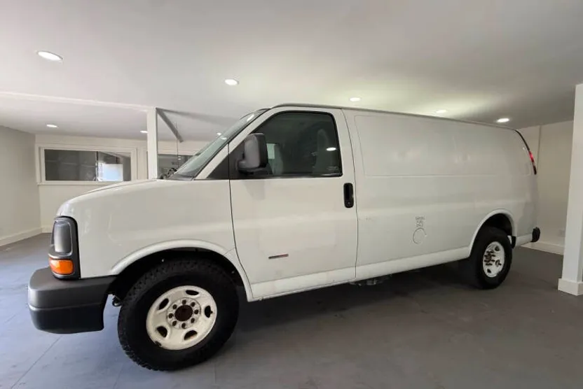 2017 Chevrolet Express 2500 Cargo Van photo 1
