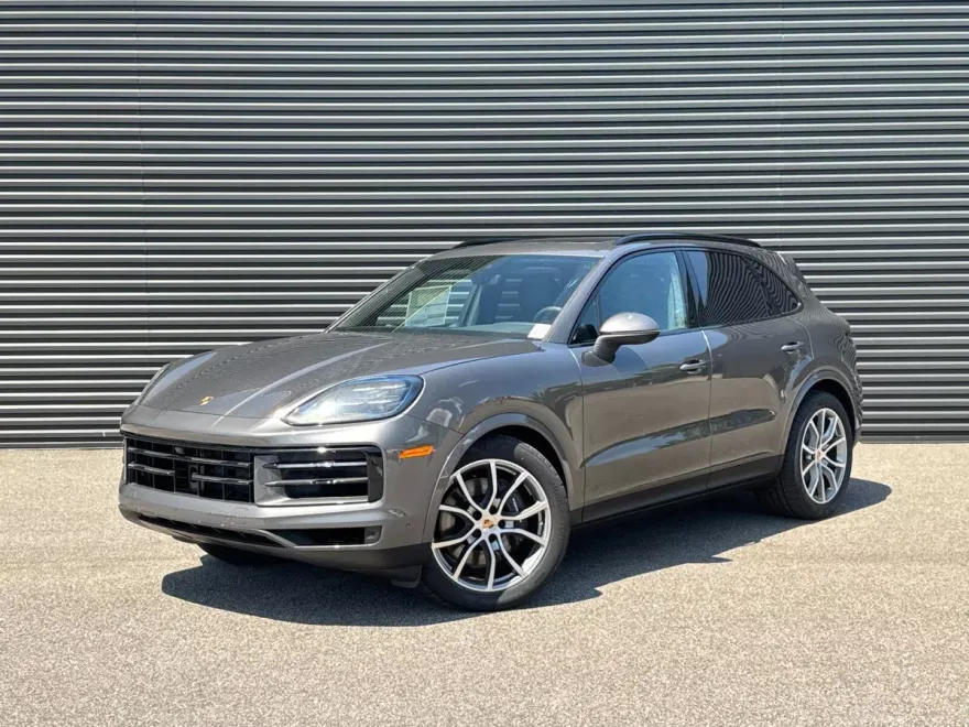 2025 Porsche Cayenne photo 1