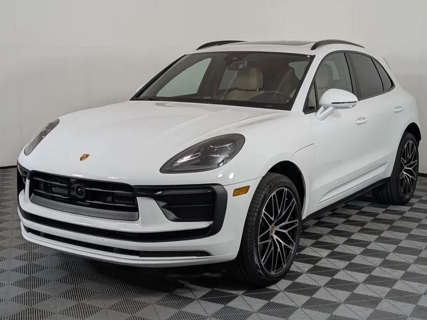 2025 Porsche Macan T photo 1