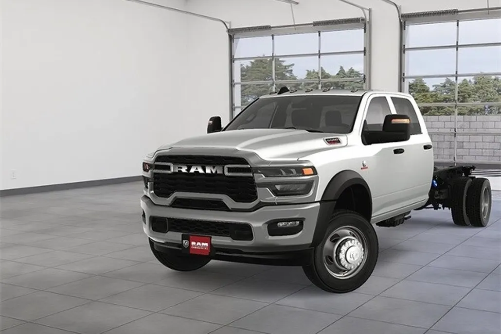 2025 Ram 5500 Tradesman photo 1