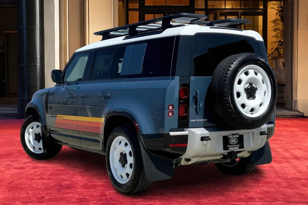 2025 Land Rover Defender 110 S photo 1
