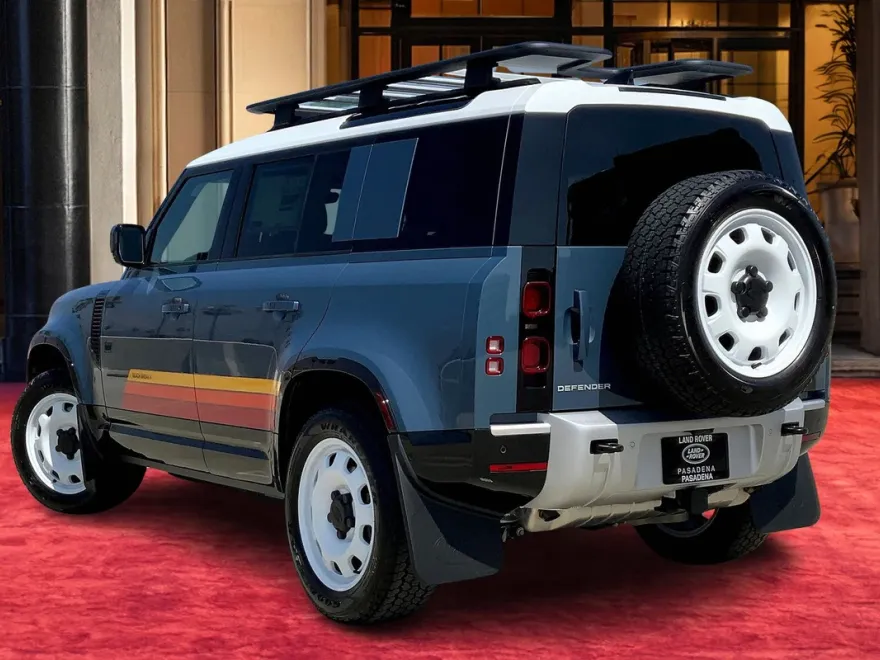 2025 Land Rover Defender 110 S photo 1